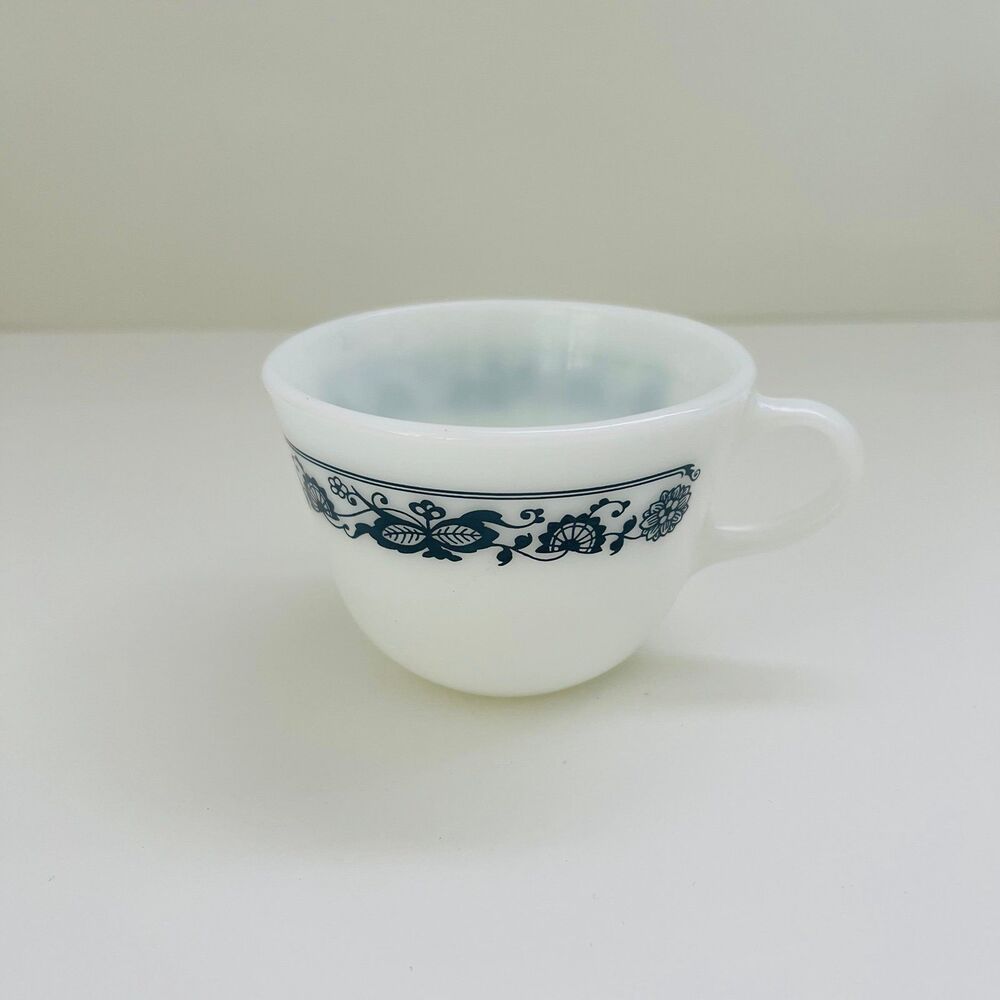 PYREX White Milk Glass Old Town Blue Onion Tea Coffee Mug Cup